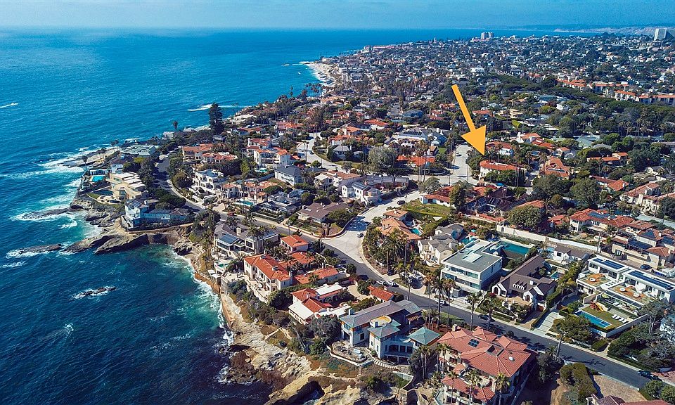 1st image of 211 Avenida Cortez