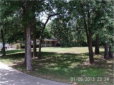 2nd image of 1011 Wesley Ln