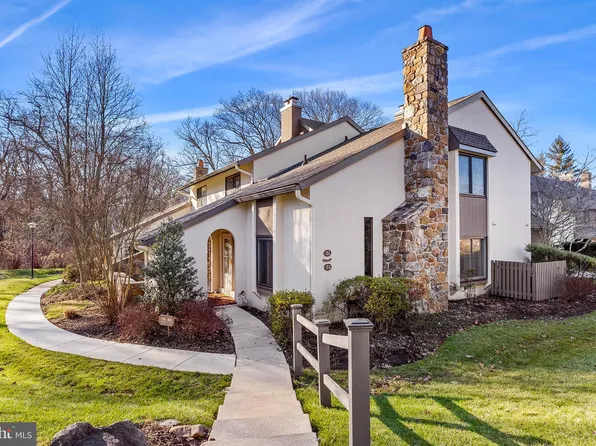 23 Oak Knoll Dr, Berwyn, PA 19312