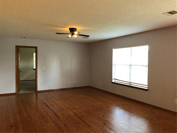 3rd image of 421 N East Ave