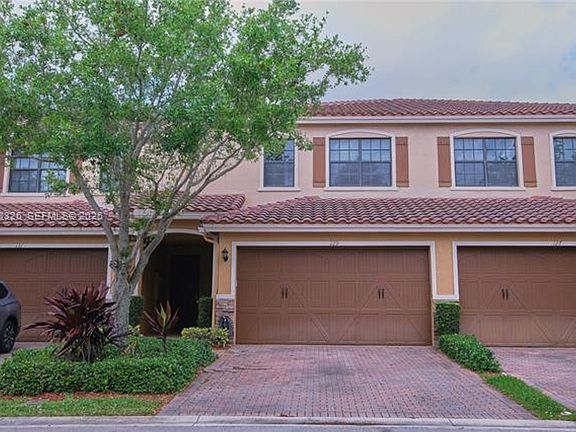 2nd image of 129 Riverwalk Cir E #Townhouse 129