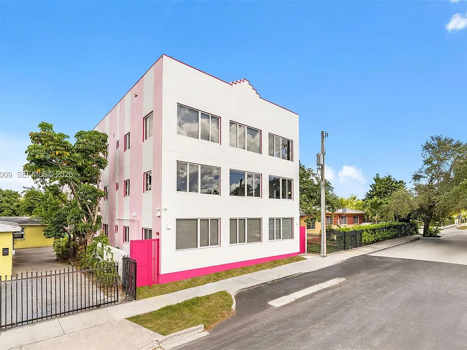 315 NW 32nd St #303