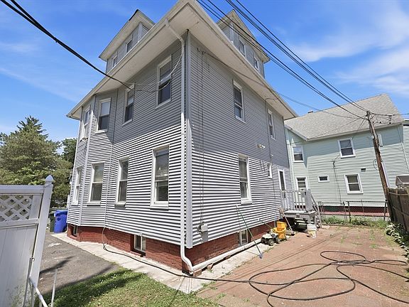 3rd image of 18 Keith St