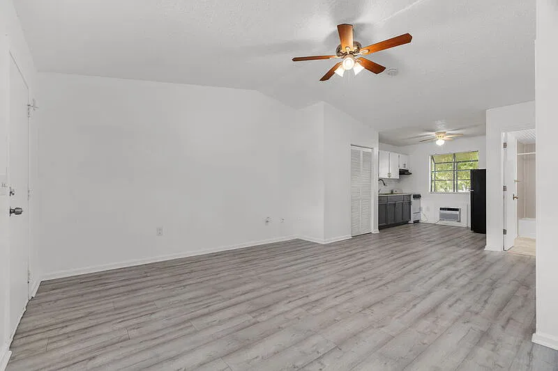 Studio, 1.0 bath, 425 sqft, $995 — Photo 1