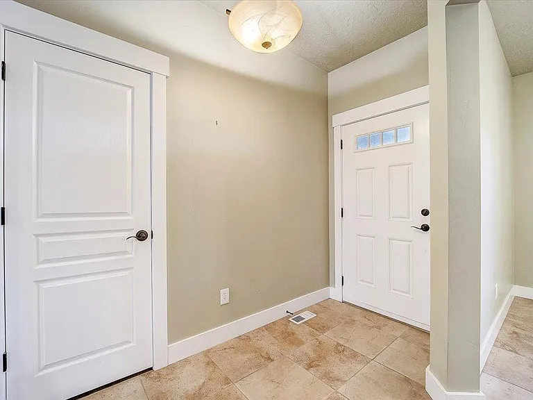 350 S Millers Mile Rd — Photo 27