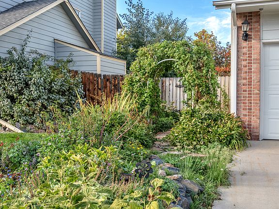 4th image of 2737 W 106th Cir