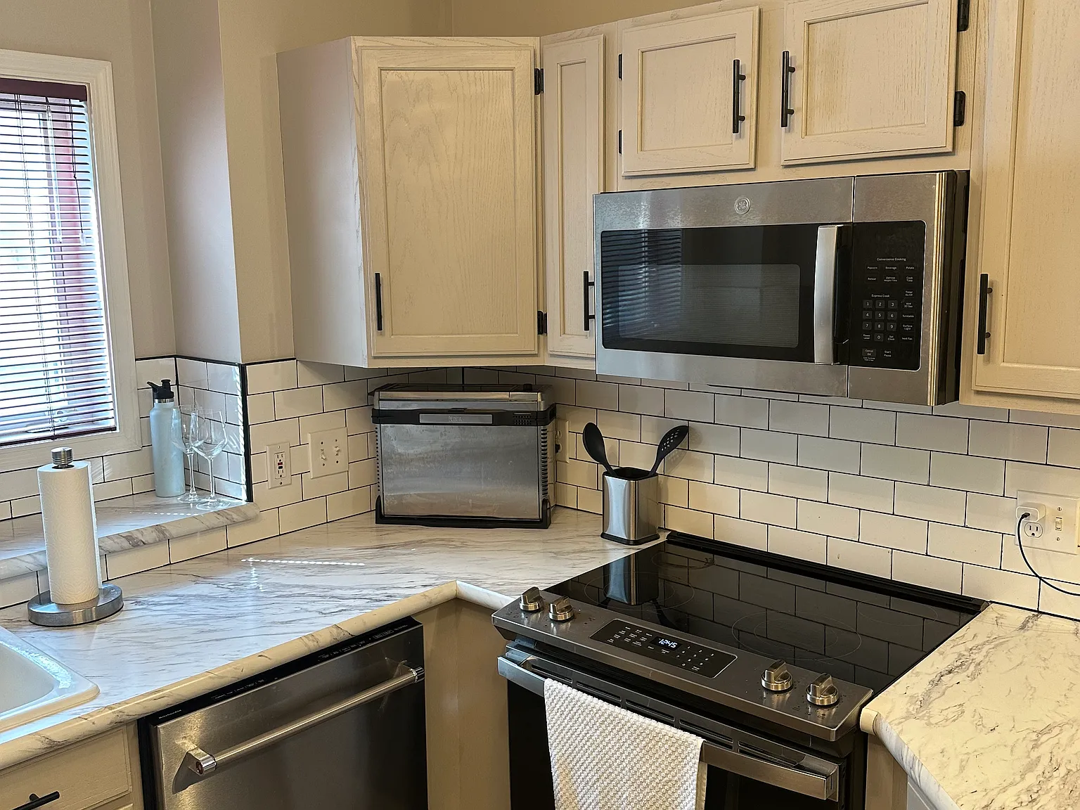 1 bed, 900 sqft, $1,500 — Photo 3