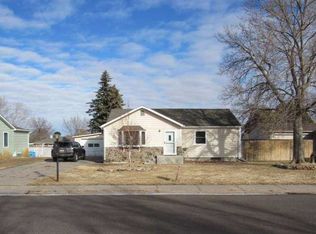 1320 Country Club Dr, Sidney, NE 69162