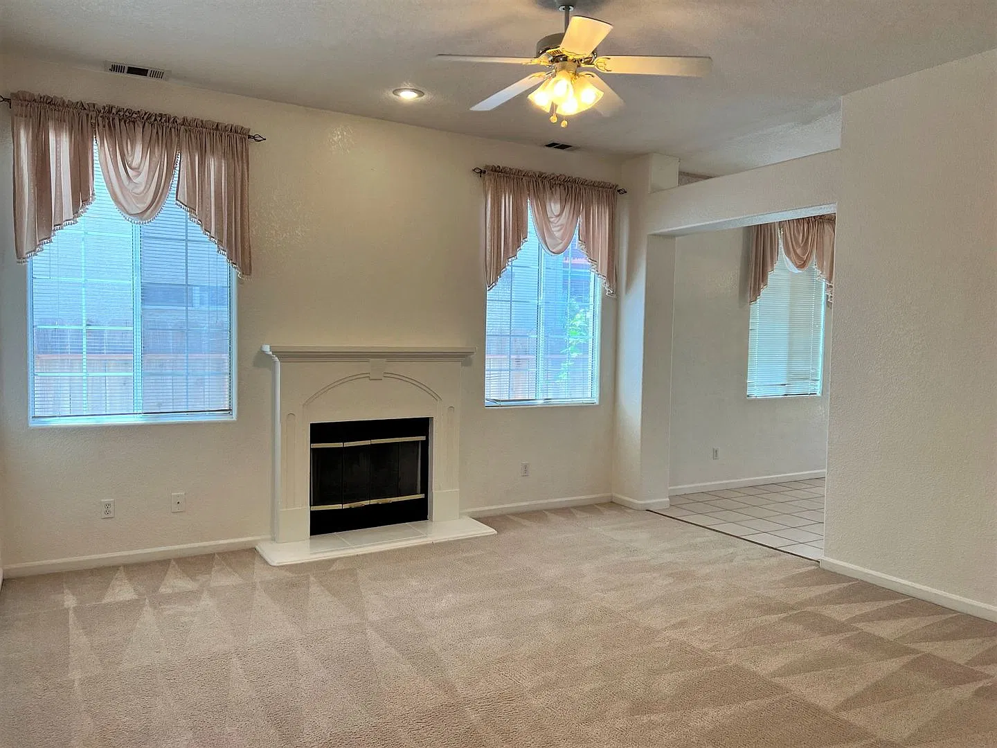 Beautiful home located near Stan State — Photo 1