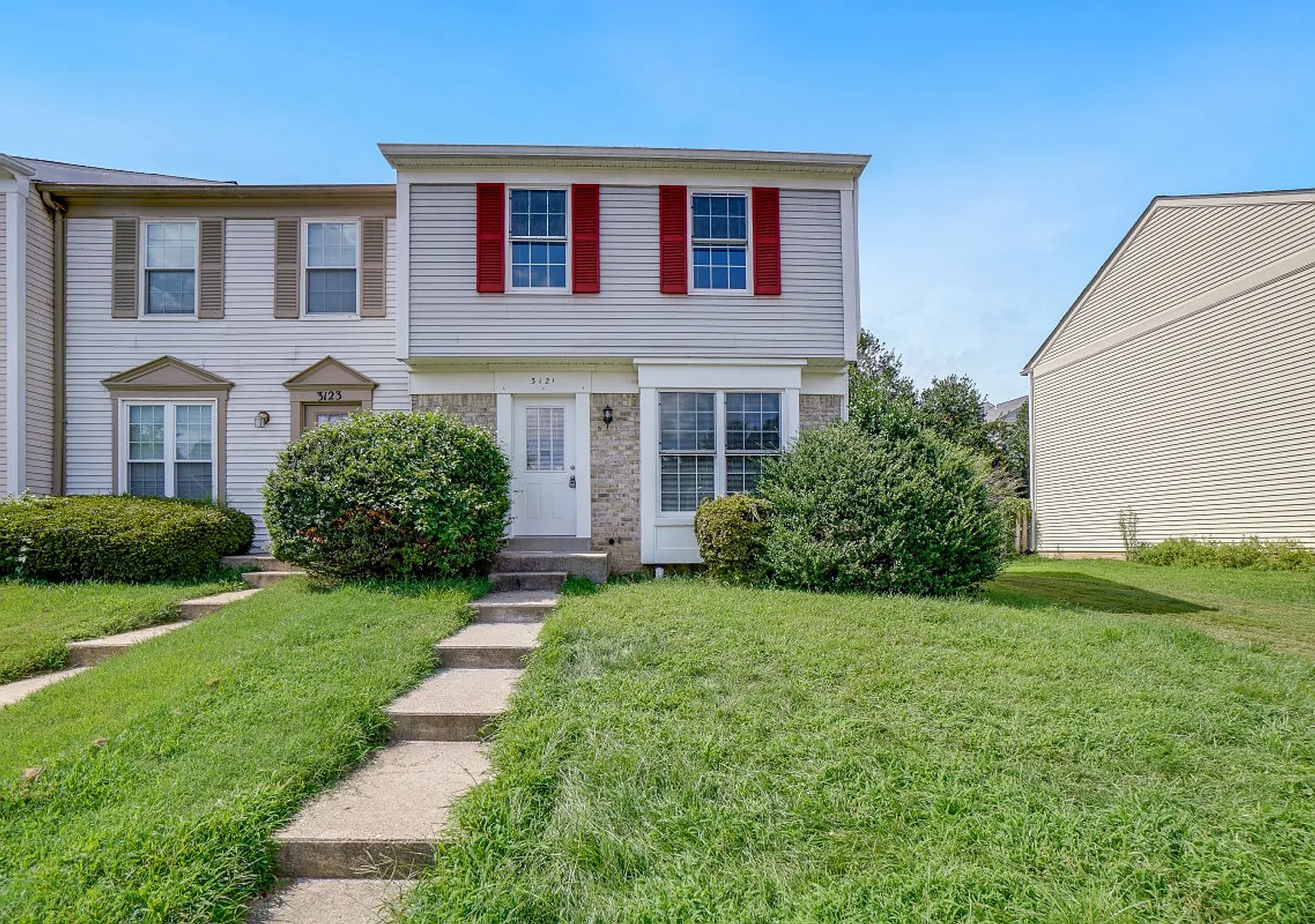 Spacious 3 Bedroom 2.5 Bathroom Townhome Is Immediately Available In Olney — Photo 3