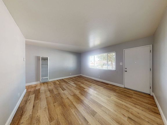 4th image of 2531 Grove Way APT 1