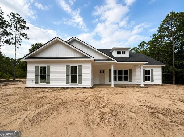 375 Canoochee Dr, Claxton, GA 30417