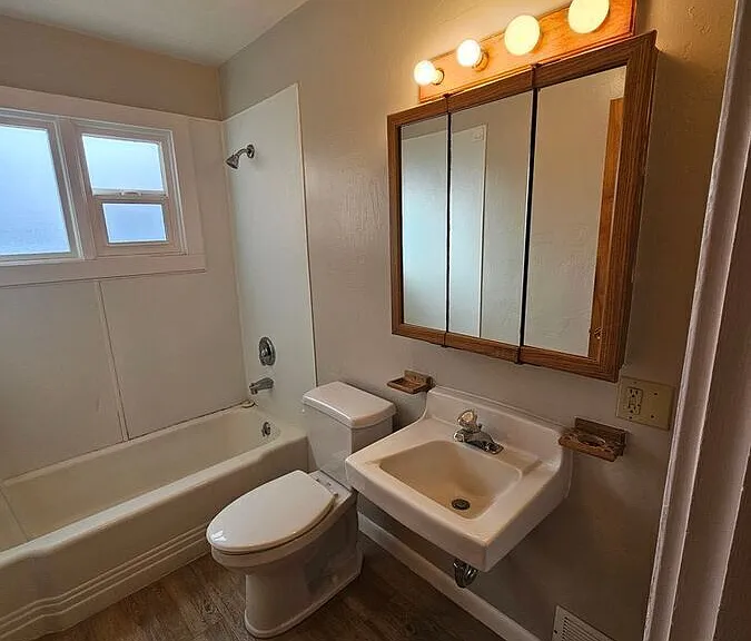 227 Hauser Blvd #B — Photo 6