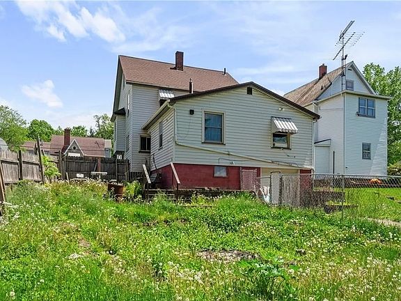 3rd image of 310 N Bentley Ave