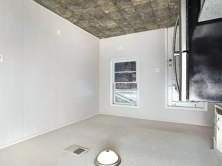 121 Westbridge Rd — Photo 5
