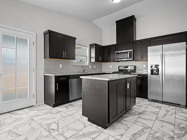 Kitchen with central Island and granite countertops and stainless steel appliances