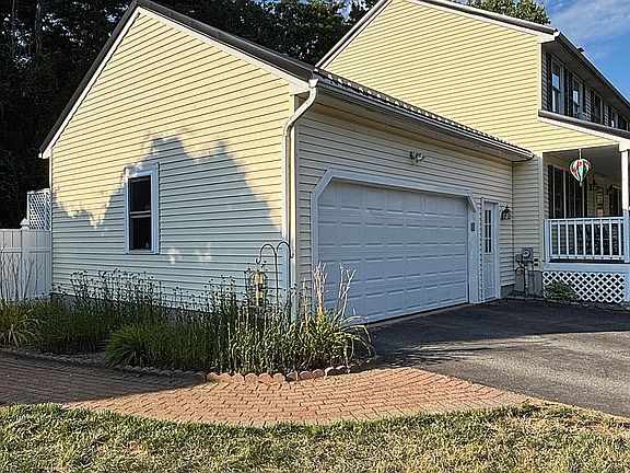 2nd image of 14 Burnside Ln