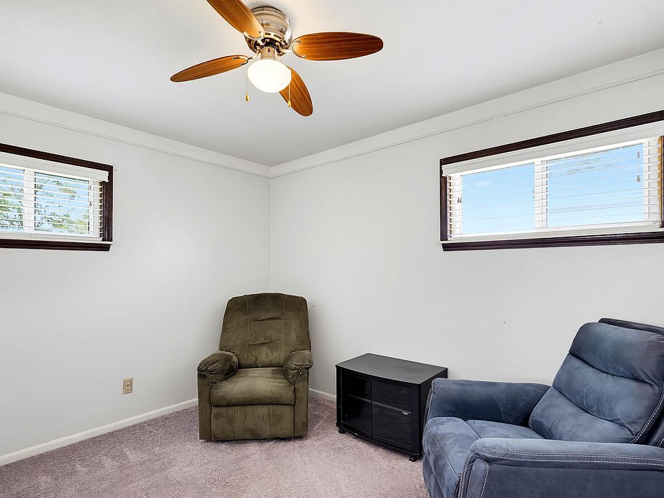 8907 Beatrice St, photo 9
