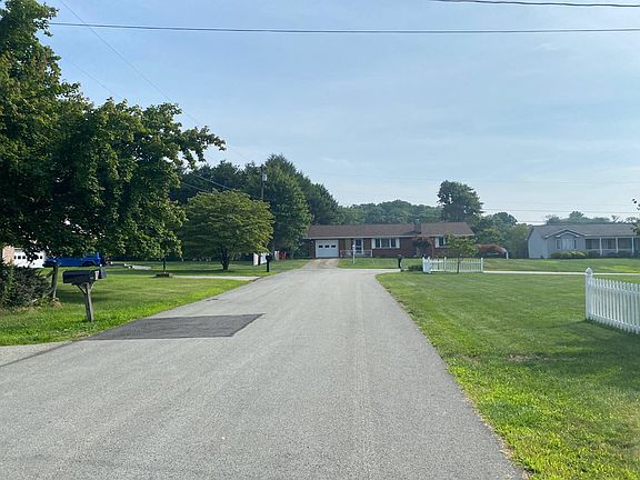 4th image of 3011 Harcourt Dr