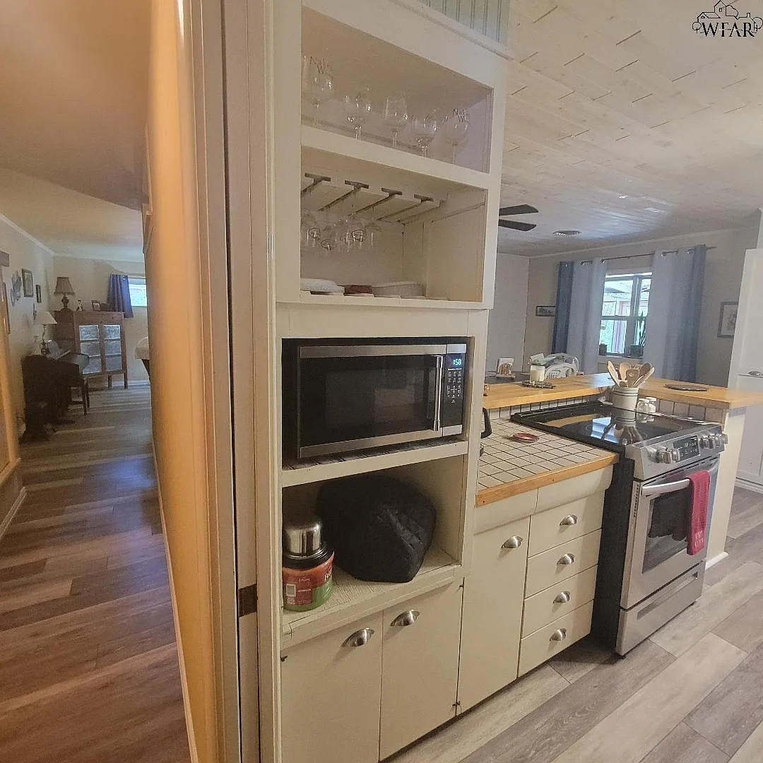 2 bed, 2.0 bath, 1813 sqft, $1,900 — Photo 3