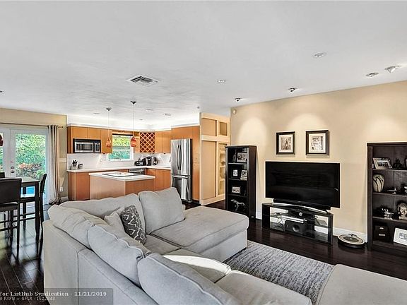 4th image of 2740 NE 10th Ave