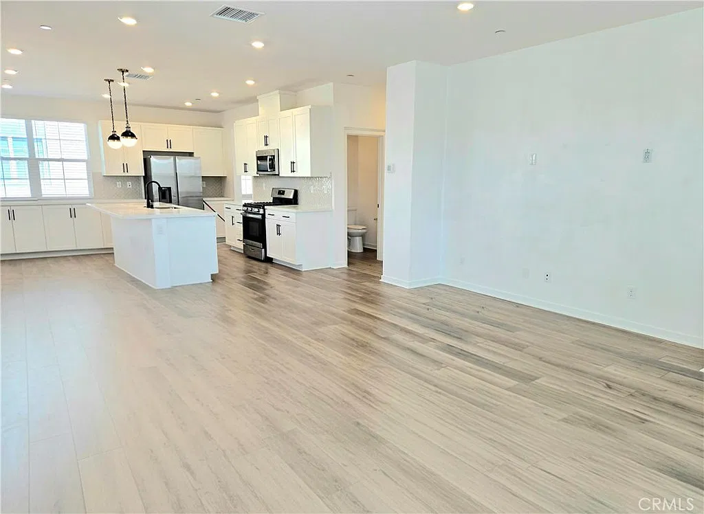 2451 Hyde Paseo — Photo 3