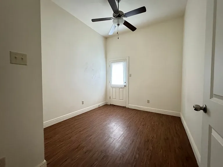 901-929 S Barnett Springs St — Photo 10