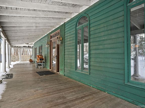 3rd image of 1780 Strawberry Road