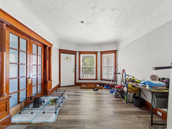 4th image of 10906 Churchill Ave
