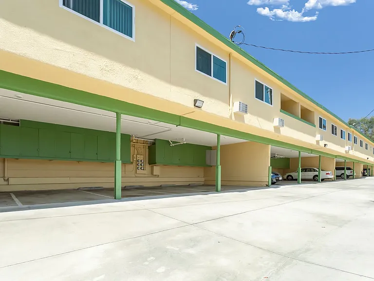 Plaza Apartments — Photo 8