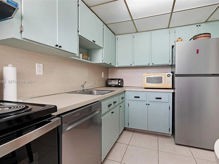 1740 Jefferson Ave #8 — Photo 3
