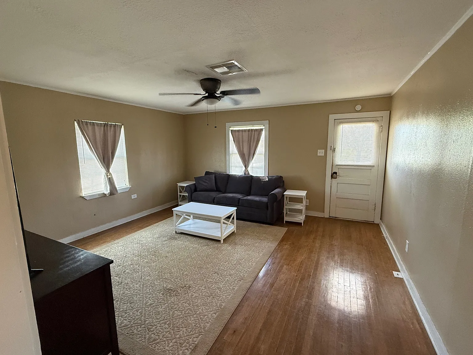1 bed, 704 sqft, $1,000 — Photo 2
