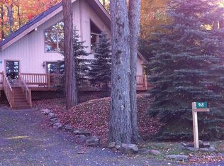 968 Arrowhead Dr, Pocono Lake, PA 18347