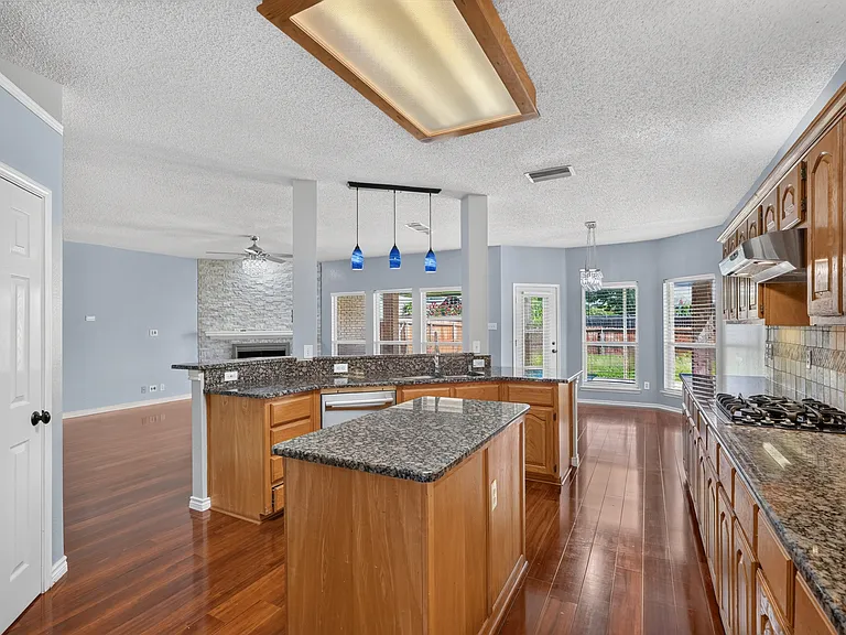3113 Lochaven Dr — Photo 6