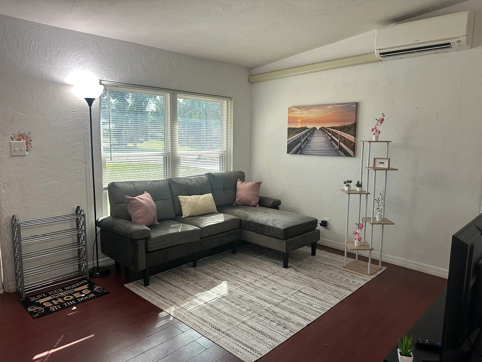 3 bed, 808 sqft, $2,500 — Photo 2