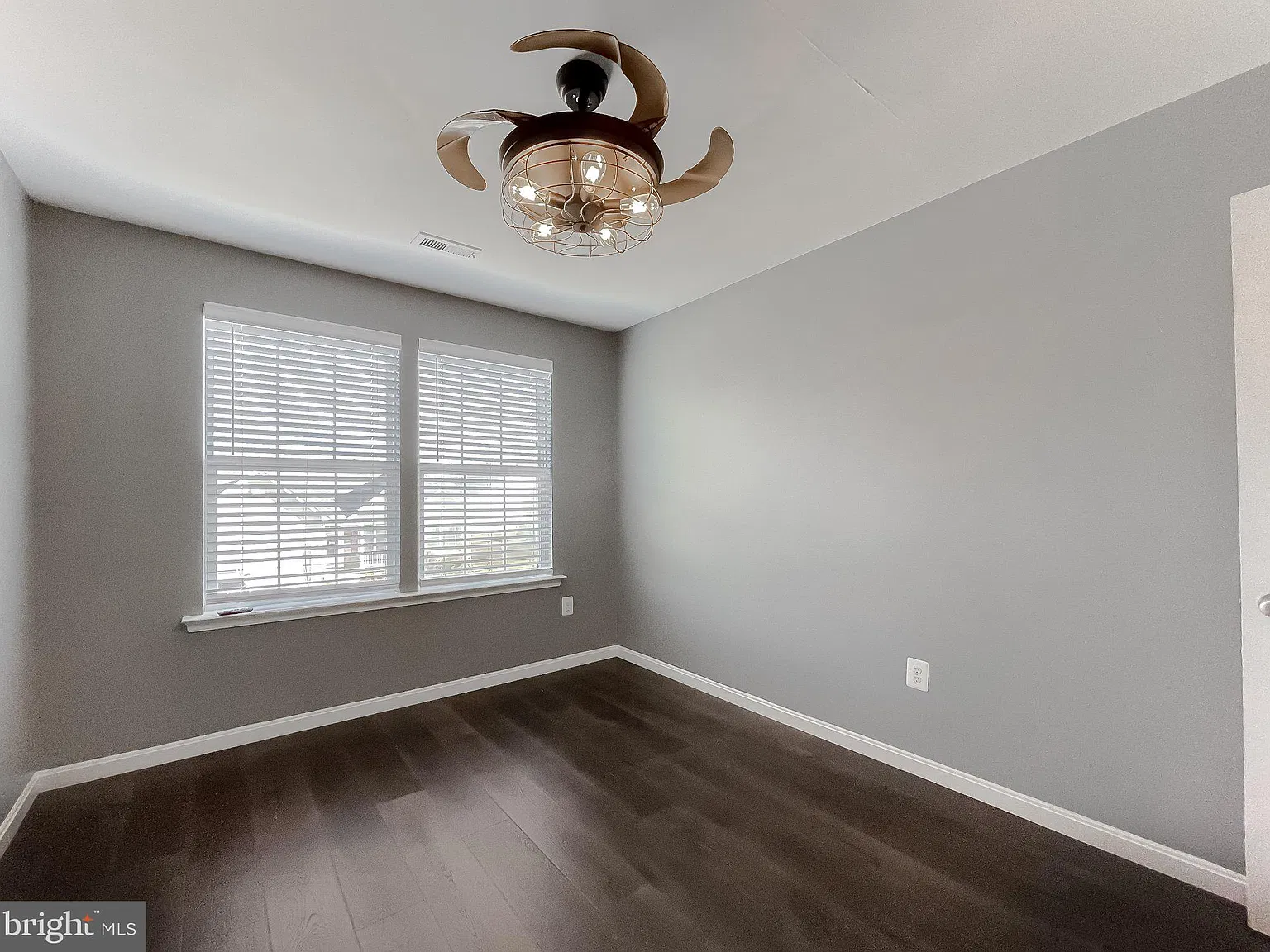 4 bed, 3.5 bath, 2598 sqft, $2,900 — Photo 4