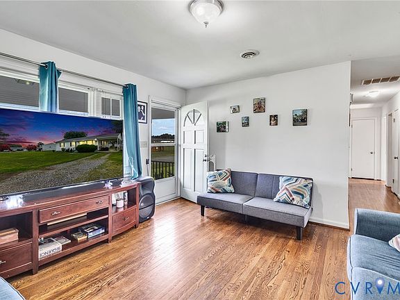 4th image of 1012 Marsh St