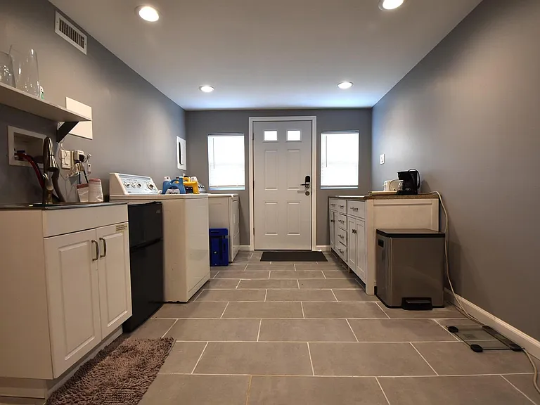 8018 Chelwynde Ave — Photo 24