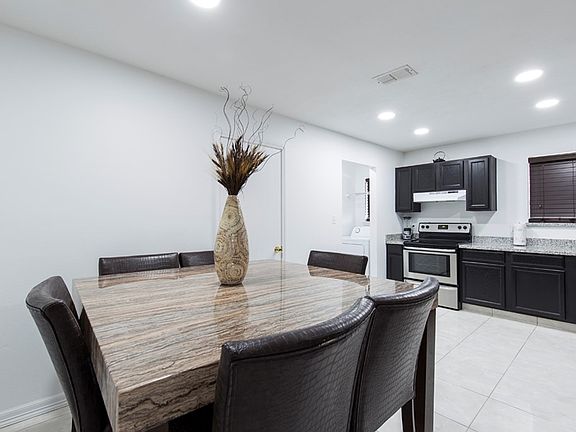 4th image of 1205 E San Pedro St