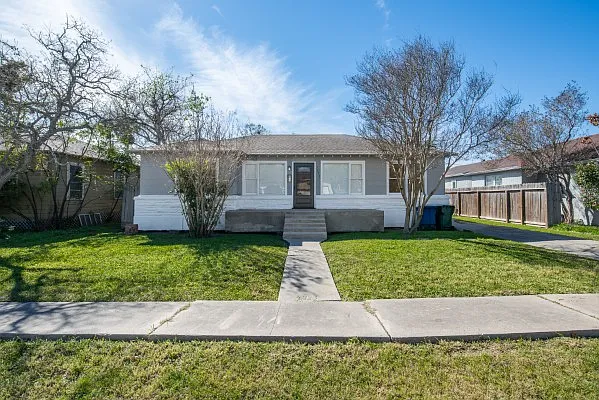 3223 Topeka St