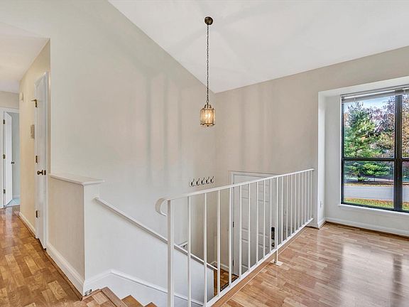 5th image of 4618 Branderwood Dr