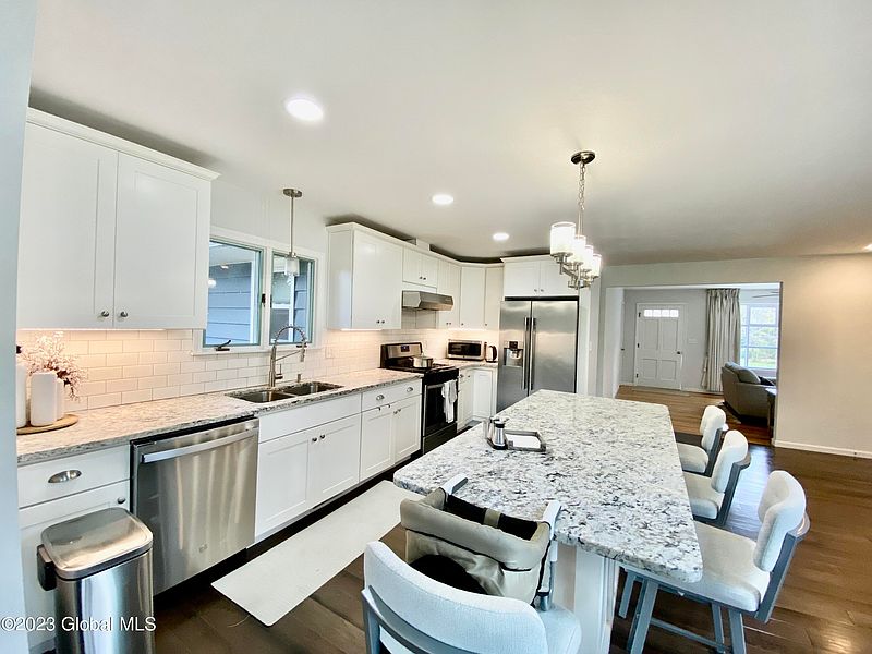 5th image of 27 Bellaire Drive Drive