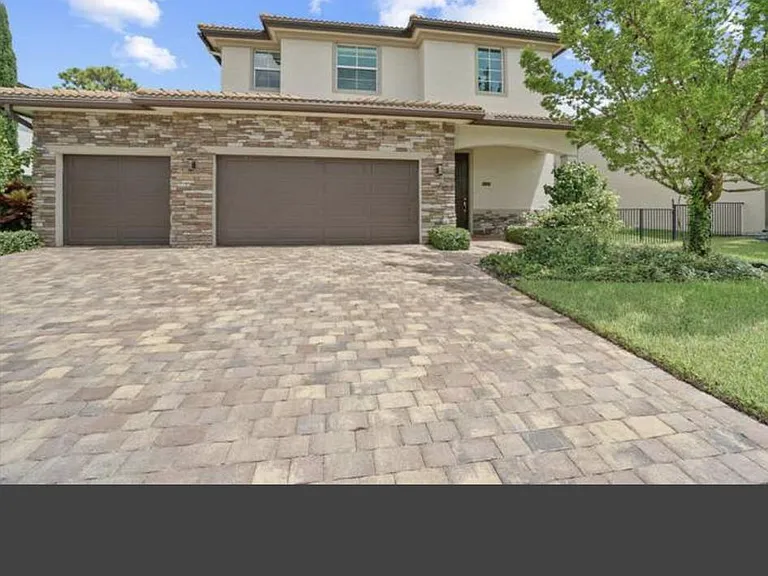 7075 Limestone Cay Rd — Photo 1
