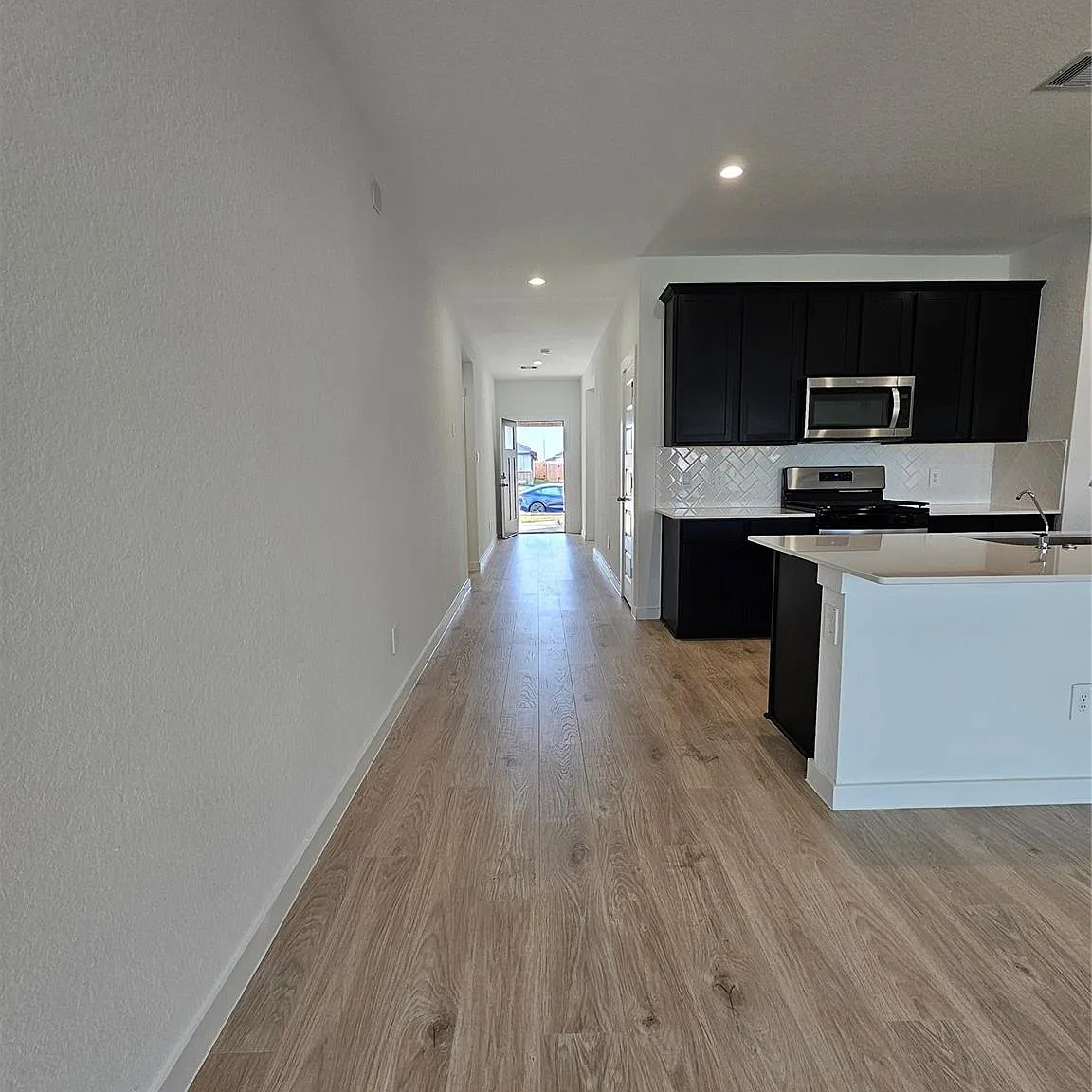 4 bed, 2.0 bath, 1796 sqft, $2,200 — Photo 3