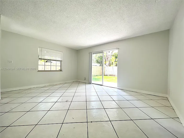 731 SW 14th Ave #1-4 — Photo 3