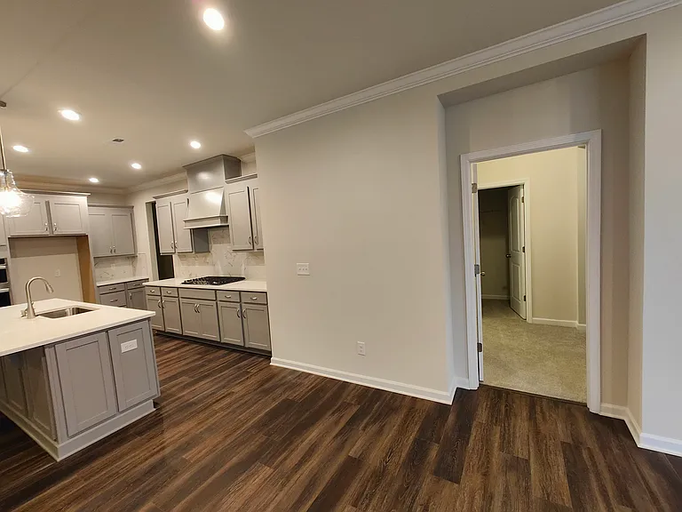 Woodend Dr — Photo 10