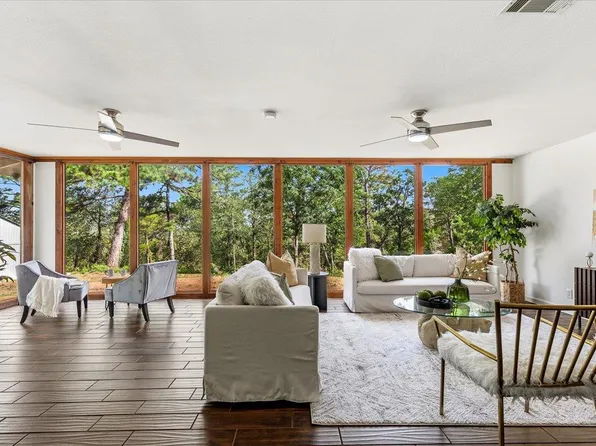 28 Lost Pines Ave, Bastrop, TX 78602