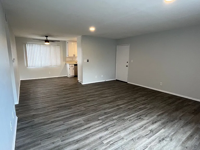6651 Haskell Ave — Photo 3