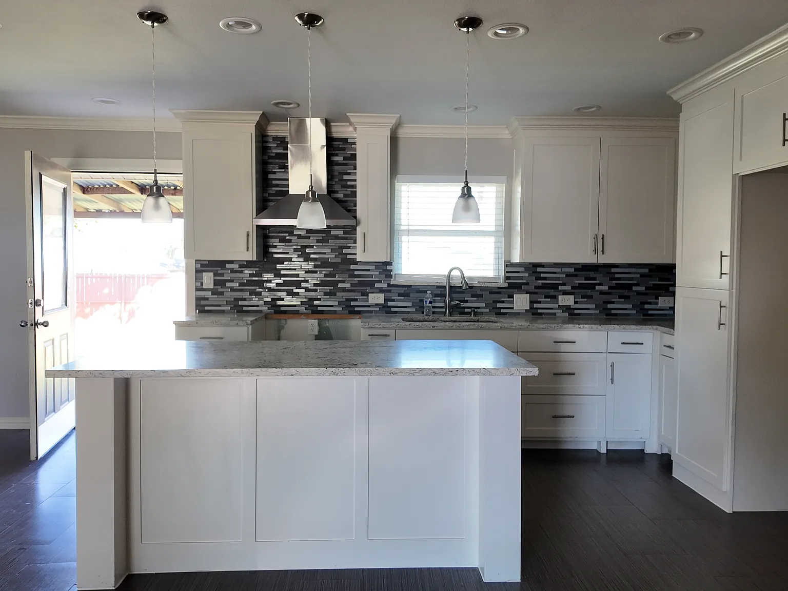 4 bed, 1204 sqft, $2,300 — Photo 2