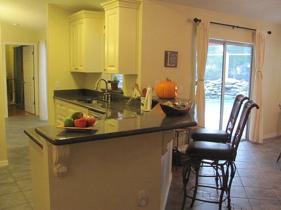 5th image of 87 Wood Haven Dr